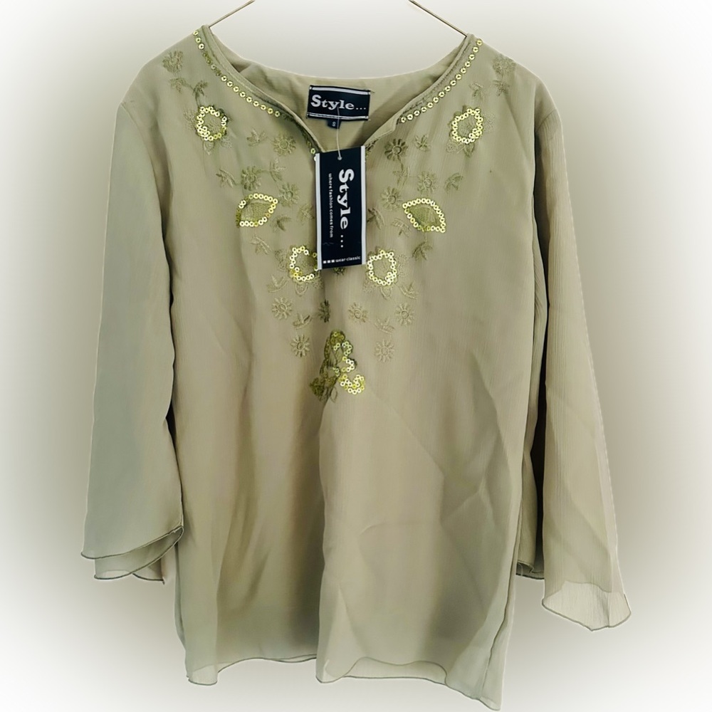♥️NWT Women's Olive Embroidered long sleeves  Top